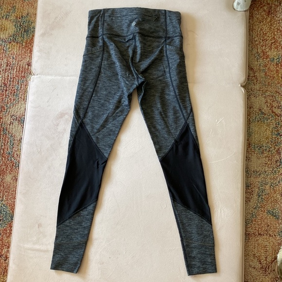 Athleta leggings with pockets - Picture 2 of 5